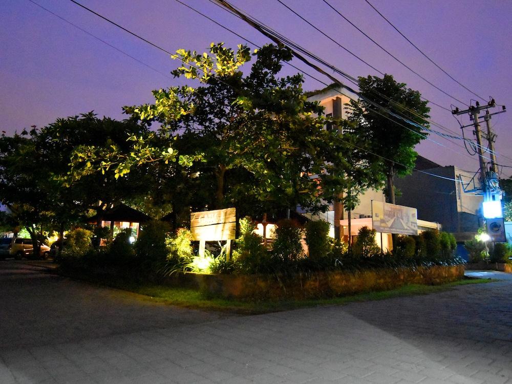 Ganga Hotel & Apartment Denpasar  Ngoại thất bức ảnh