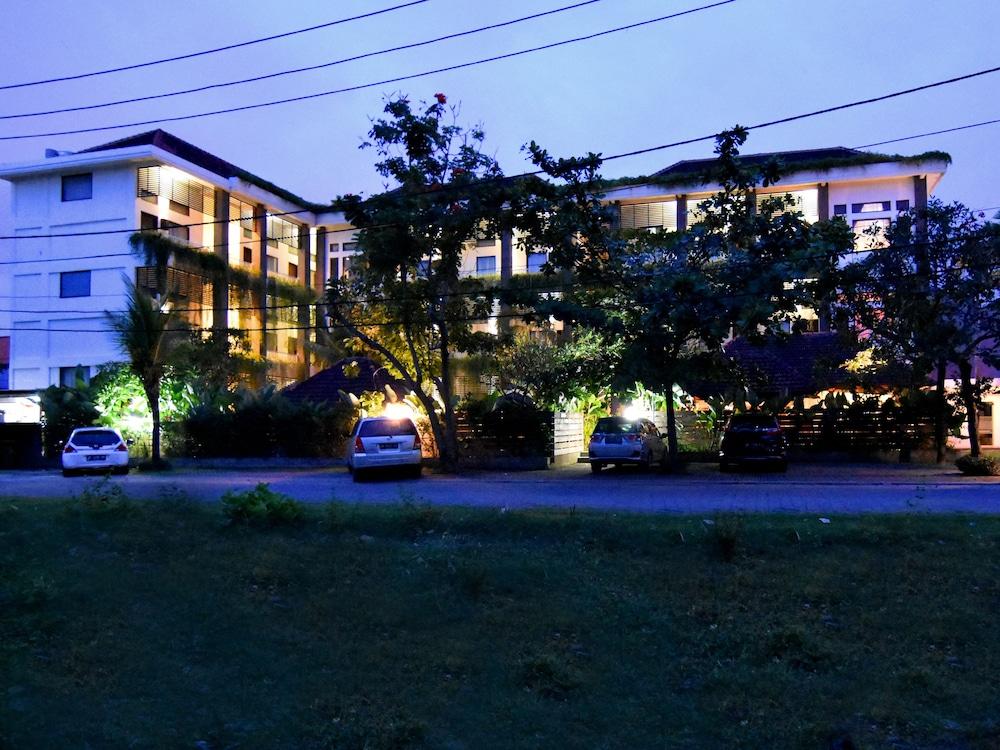 Ganga Hotel & Apartment Denpasar  Ngoại thất bức ảnh